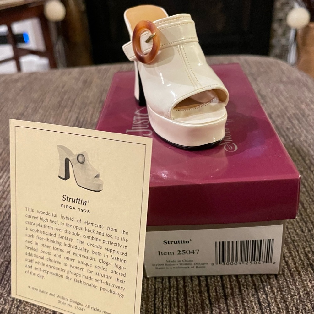 Just the Right Shoe “Strutting” in box with certificate of authenticity. NWT